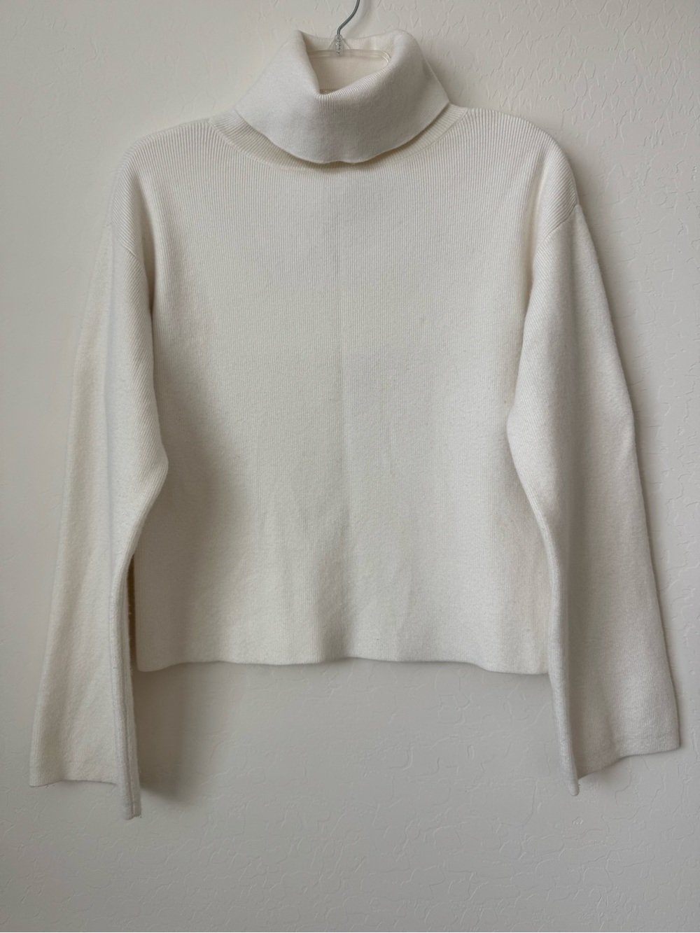 EVEREVE Cream Turtleneck Sweater XS
